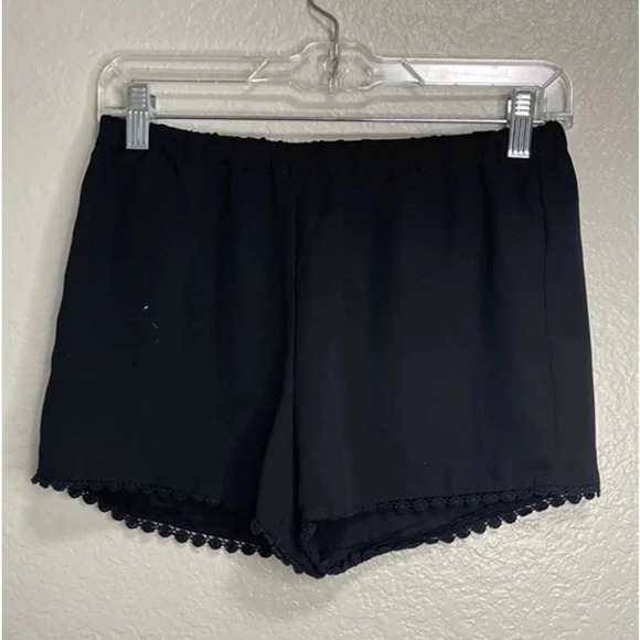 Brandy Melville Flowy Boho Style Pull On Black Shorts OS - Picture 1 of 4